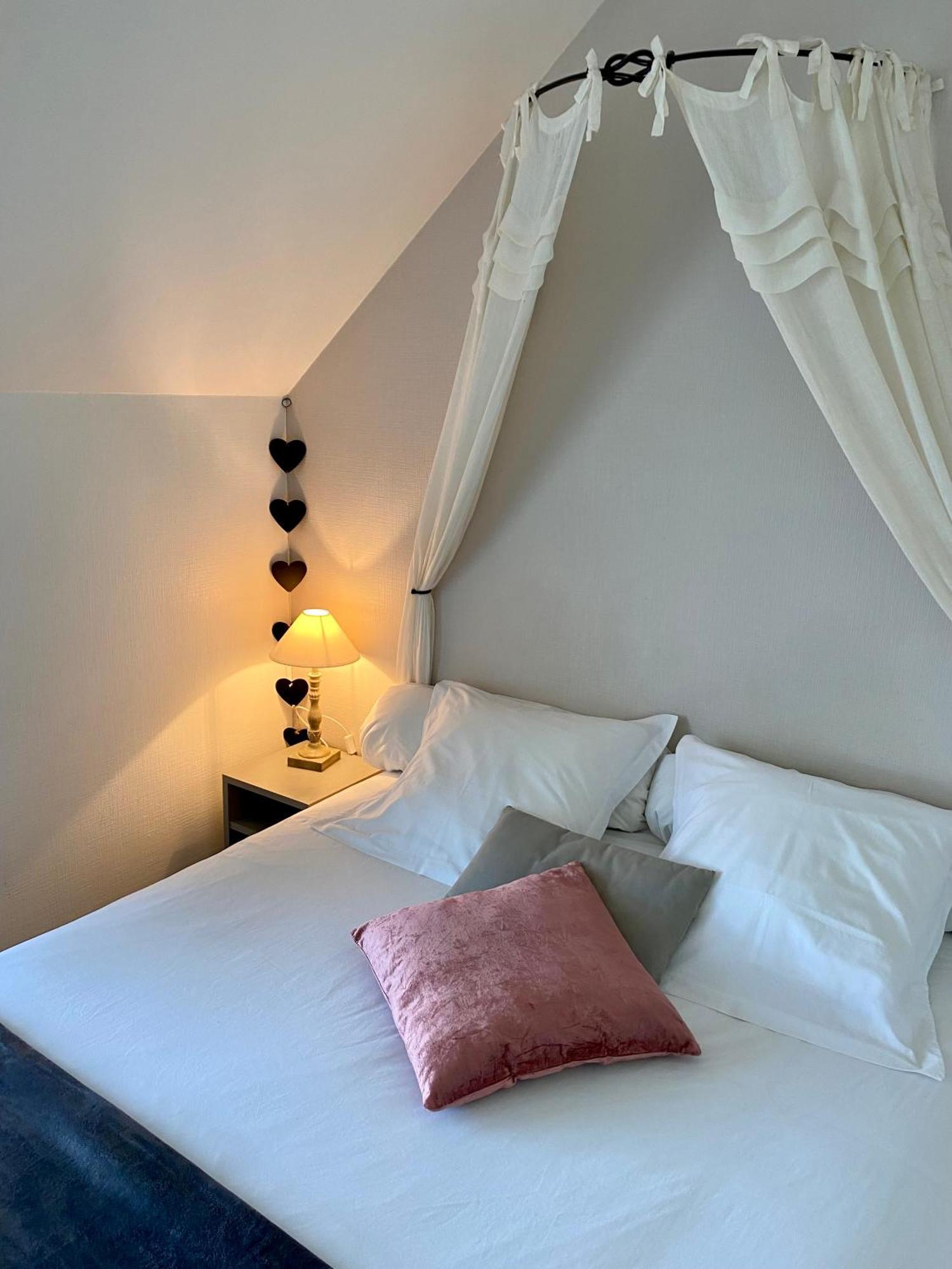 Le Relais De La Hardiesse 6Km Mont St Michel - Chambres Doubles - Suite Spa Privatif Courtils Bagian luar foto