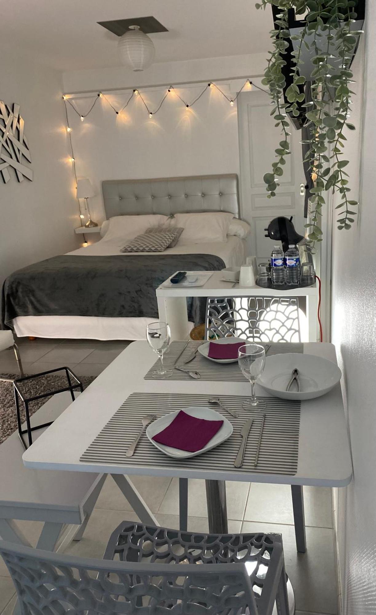 Le Relais De La Hardiesse 6Km Mont St Michel - Chambres Doubles - Suite Spa Privatif Courtils Bagian luar foto